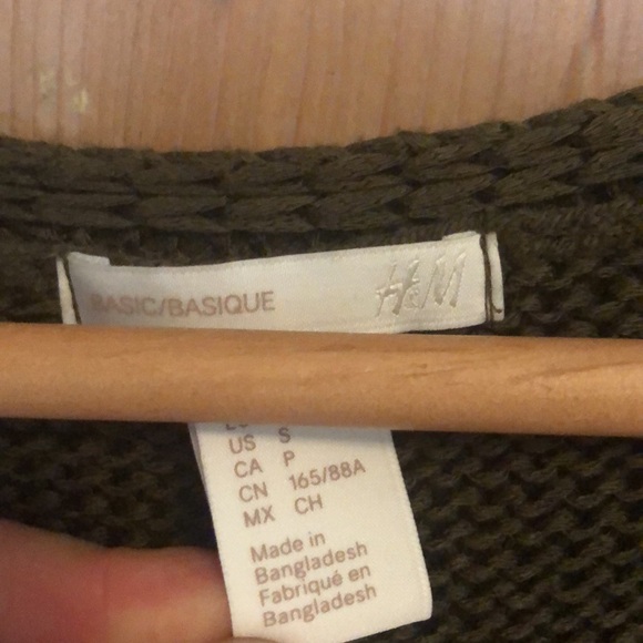 H&M knit sweater - Picture 2 of 2